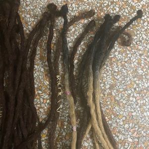 30 synthetic single end dreadlocks